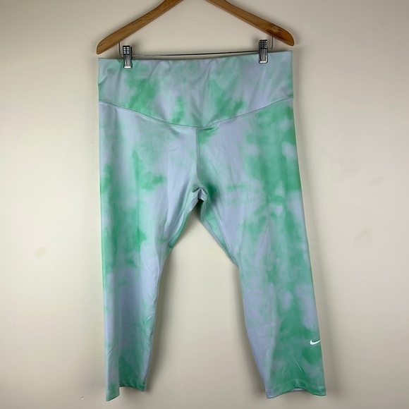 Nike Woman’s Leggings 1X Crop Green and White Tie Dye Back & Coin Pocket - Picture 1 of 7